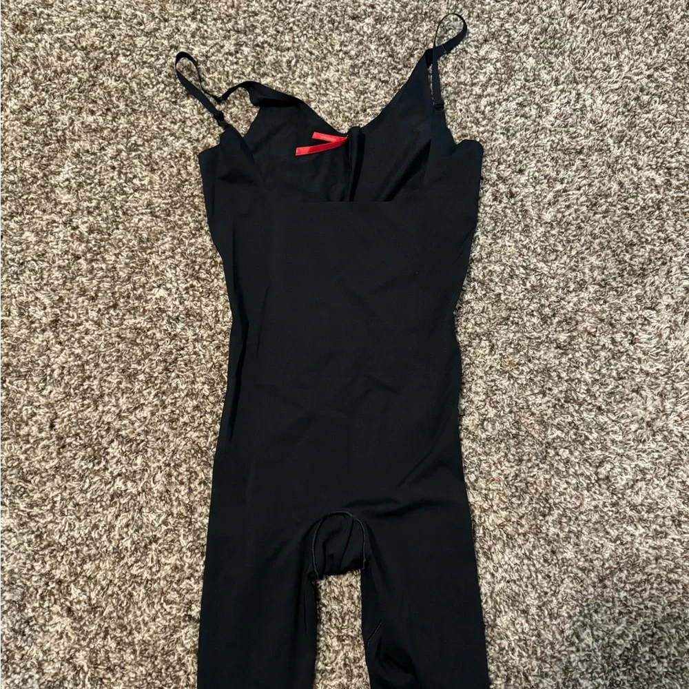 SPANX Thinstincts Open Bust Mid Thigh Bodysuit - Picture 2 of 4